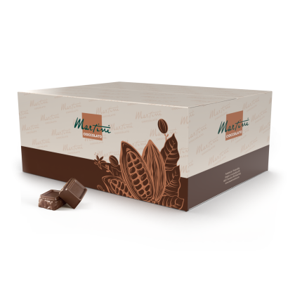 Кремово-коричнева коробка Martini Cioccolato з малюнком стручків какао, поруч два квадратики молочного шоколаду.