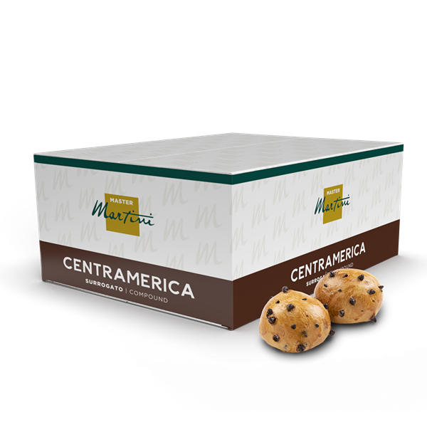 Шоколад Master Martini Centramerica поруч із двома булочками з шматочками шоколаду.